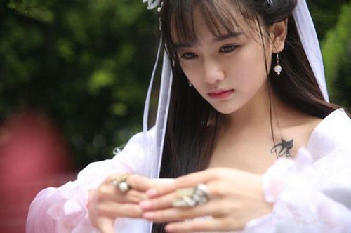 中间带席字的女宝名字 阳光简单大气女孩名字